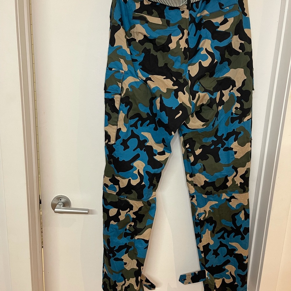 Army pants . Size Large - Picture 7 of 12